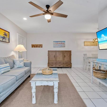 Funshine Pointe Capri Lägenhet St. Pete Beach Exteriör bild