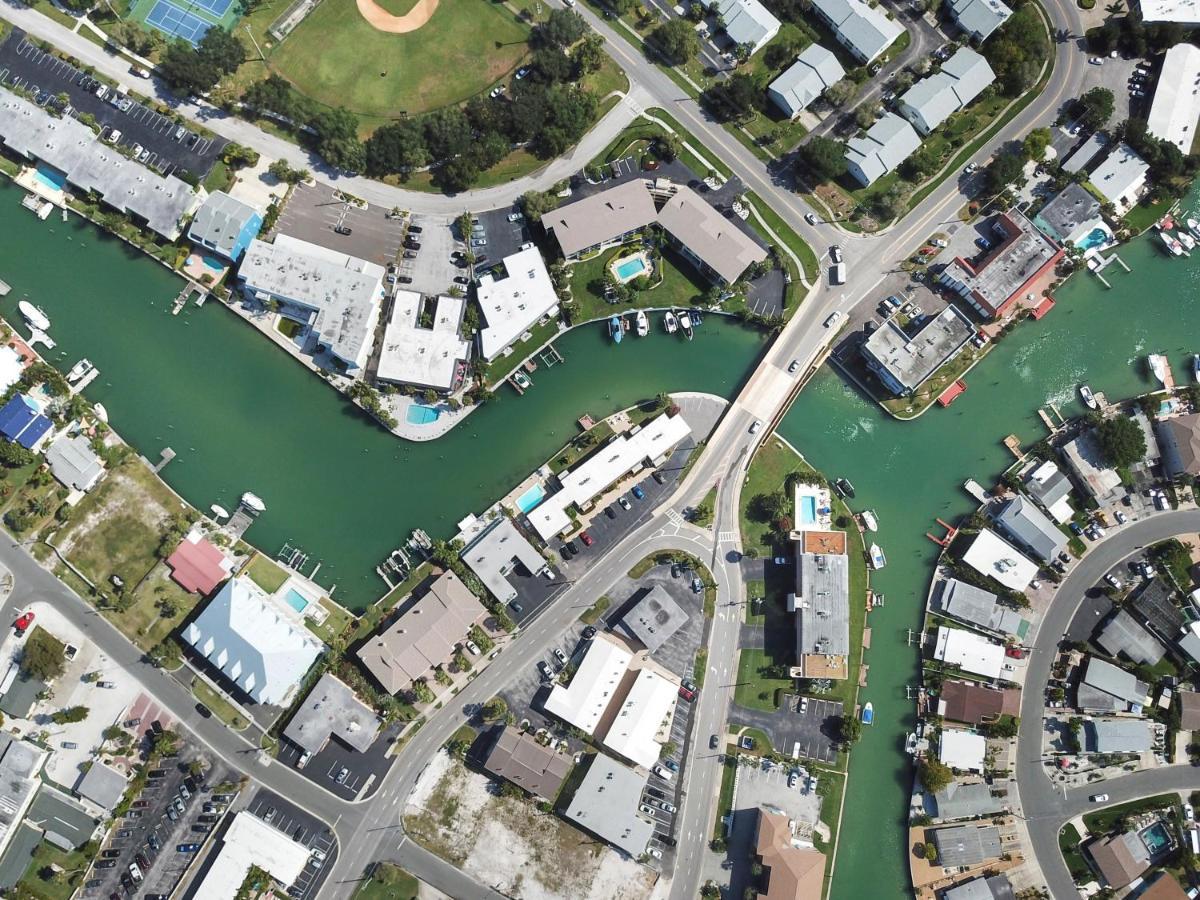 Funshine Pointe Capri Lägenhet St. Pete Beach Exteriör bild