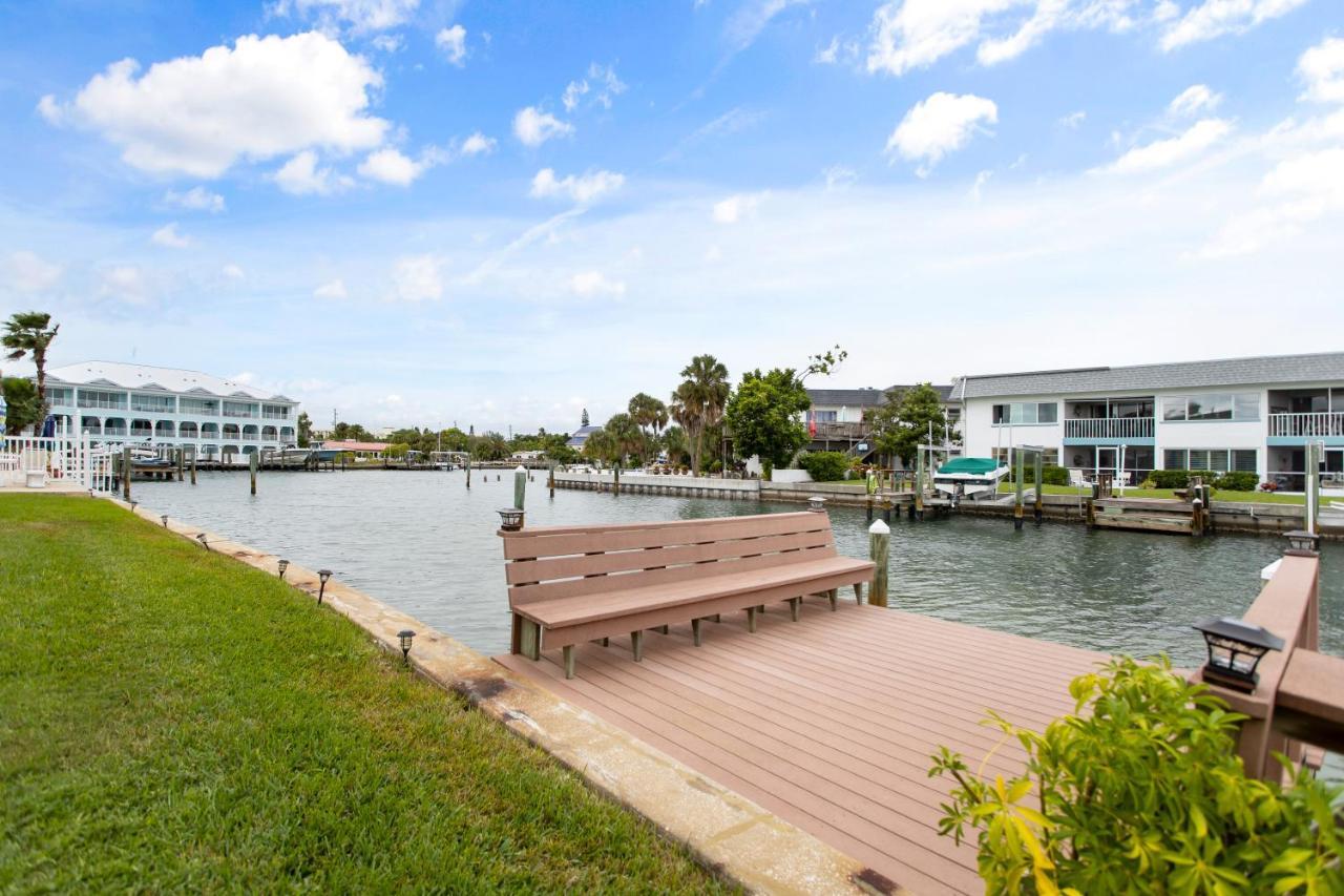 Funshine Pointe Capri Lägenhet St. Pete Beach Exteriör bild