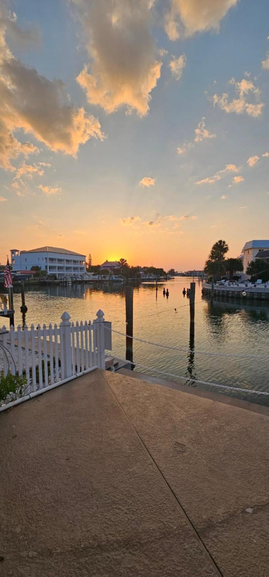 Funshine Pointe Capri Lägenhet St. Pete Beach Exteriör bild
