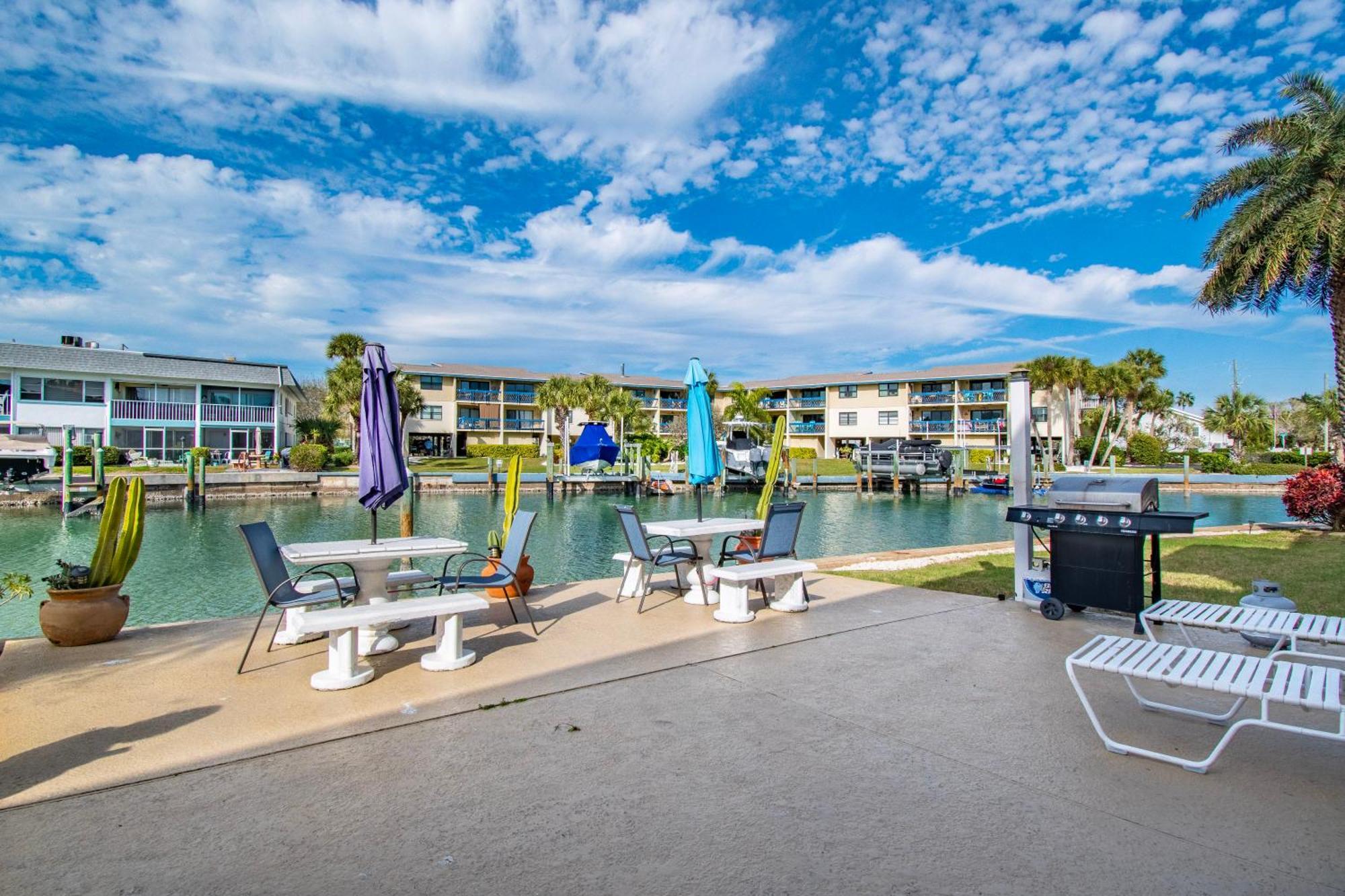 Funshine Pointe Capri Lägenhet St. Pete Beach Exteriör bild