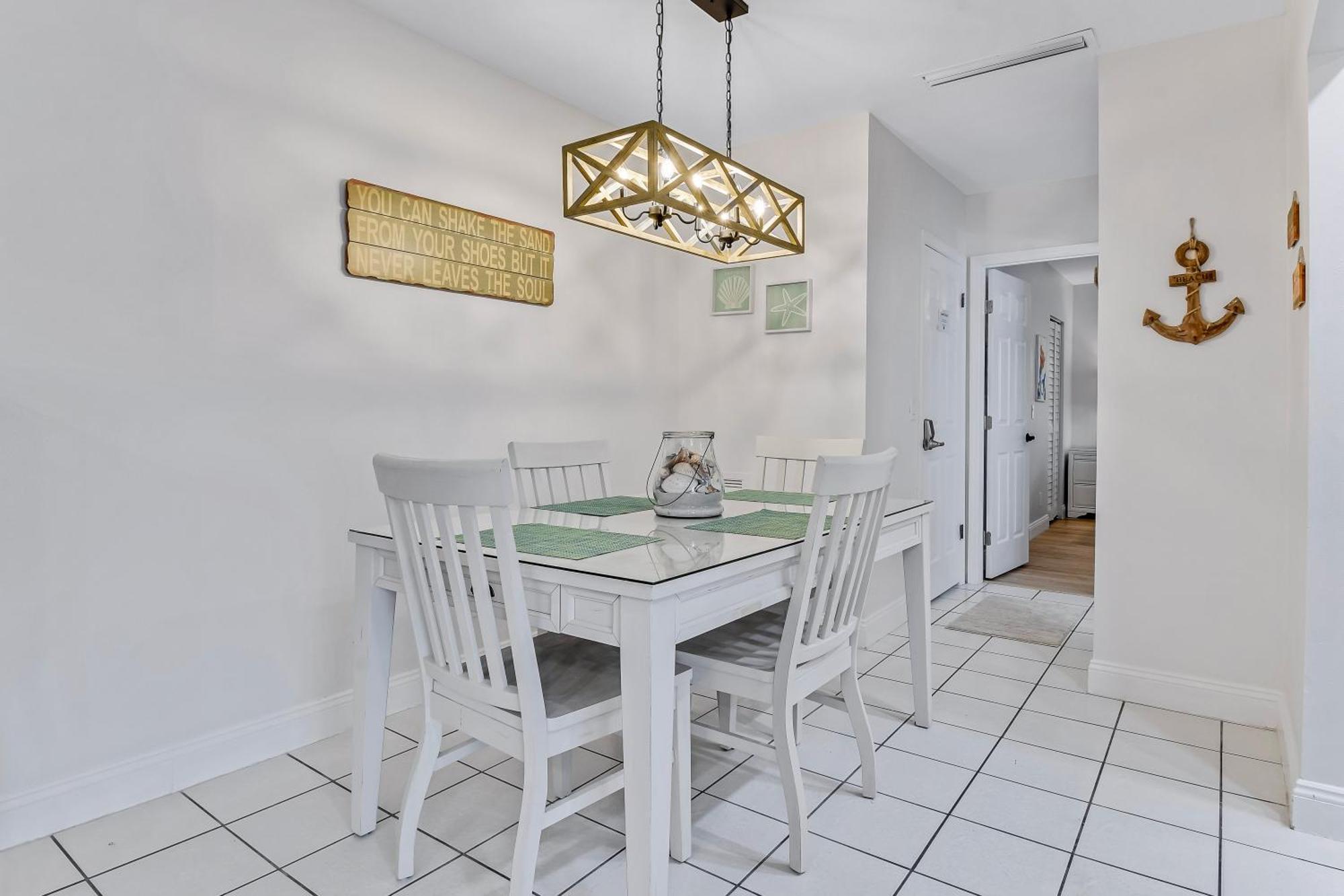 Funshine Pointe Capri Lägenhet St. Pete Beach Exteriör bild
